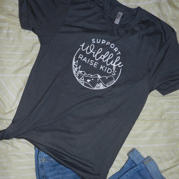 Tops - SUPPORT WILDLIFE KIDS unisex medium shirt [NEW]